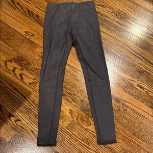 Alo Black Textured Leggings with Logo